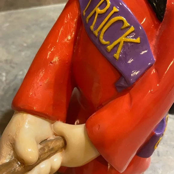 Glenda Good Witch on her broom - Picture 2 of 8